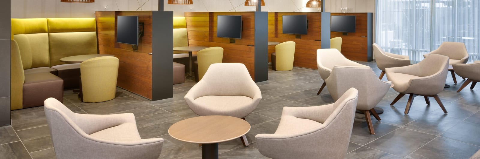 Lobby seating and The Bistro at Courtyard by Marriott Los Angeles LAX/Hawthorne