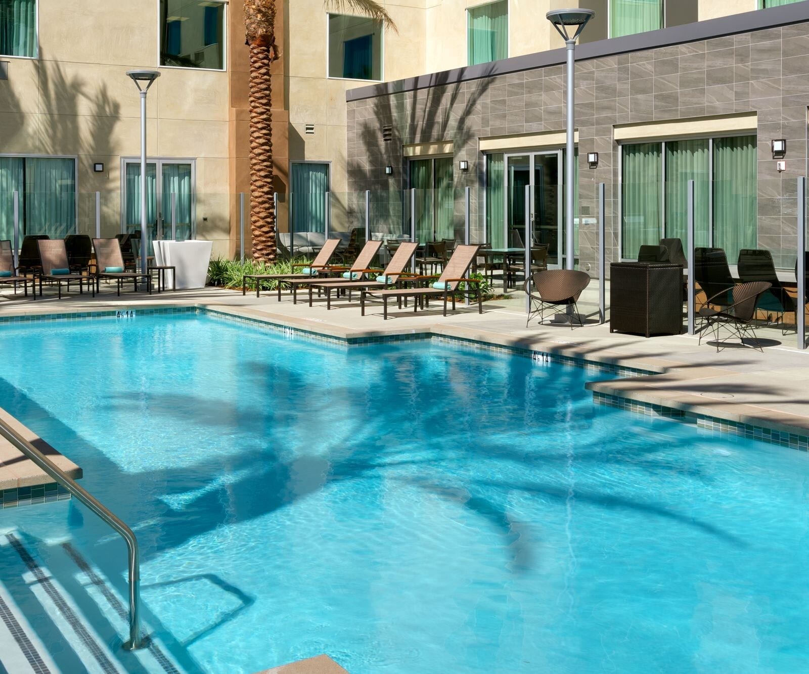 Year-round outdoor pool at Courtyard by Marriott Los Angeles LAX/Hawthorne